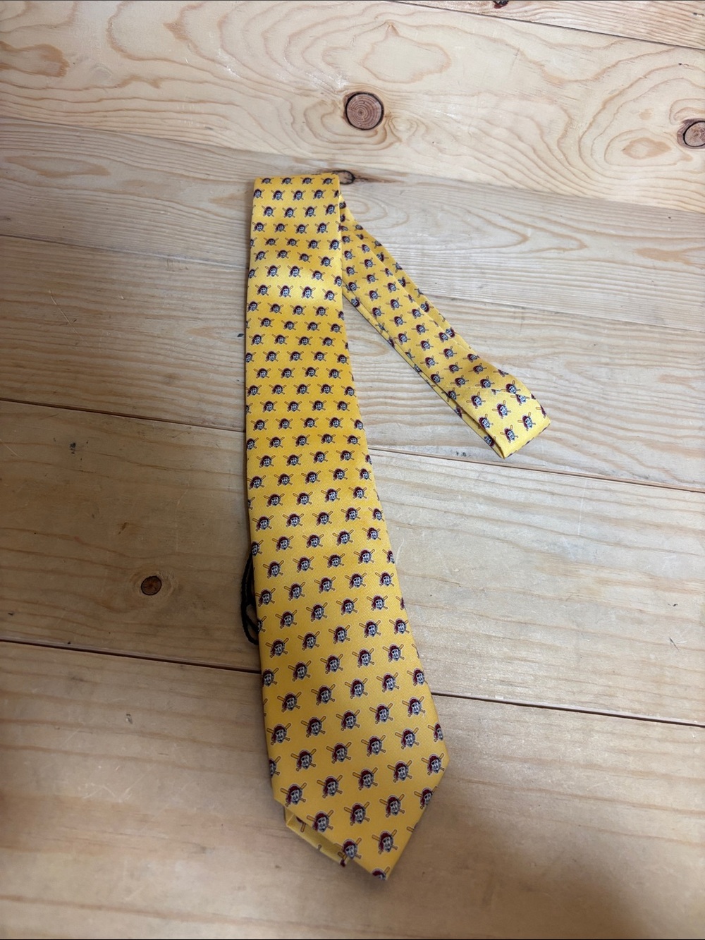 Vineyard Vines Pittsburg Pirates neck tie‎